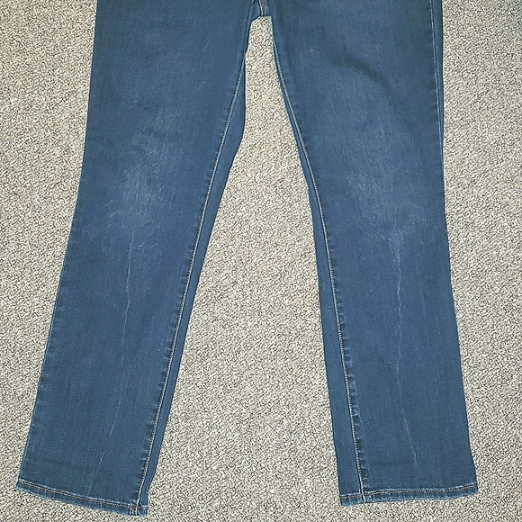 Levis 712 Slim Jeans - Picture 7 of 8